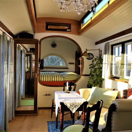 Kapitanshaus Zirkuswagen Am See *